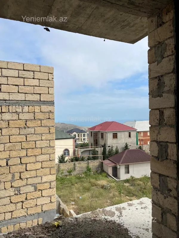 Satılır 5 otaqlı həyət evi 400 m²