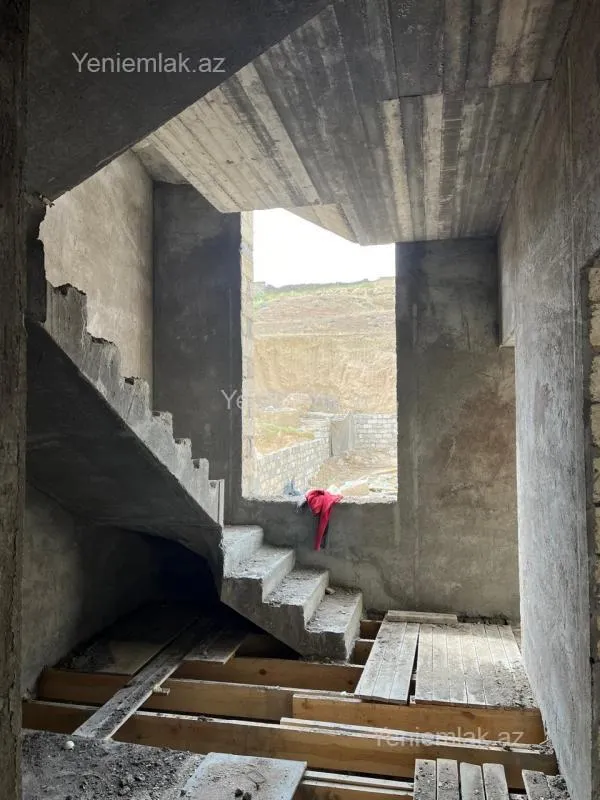 Satılır 5 otaqlı həyət evi 400 m²