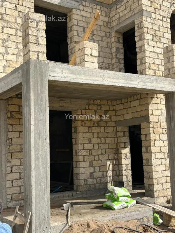 Satılır 5 otaqlı həyət evi 400 m²