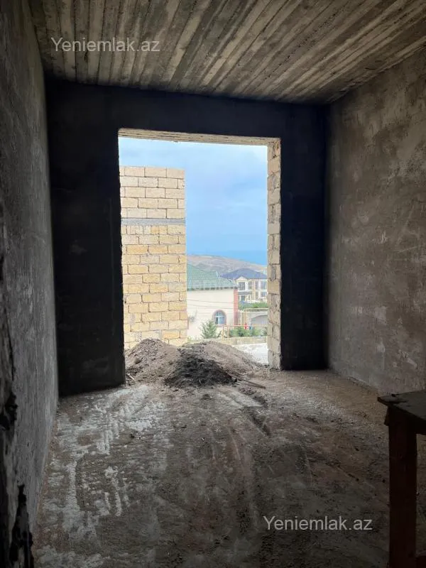 Satılır 5 otaqlı həyət evi 400 m²