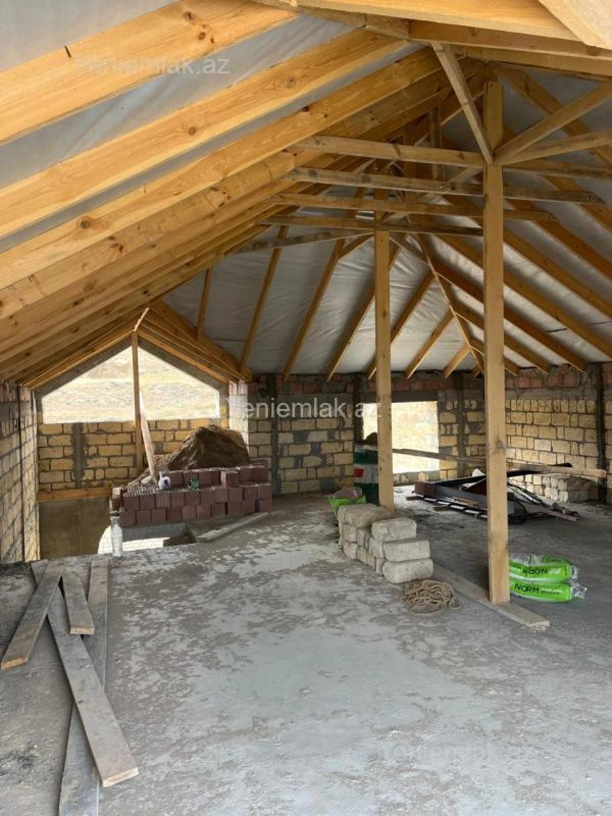 Satılır 5 otaqlı həyət evi 400 m²