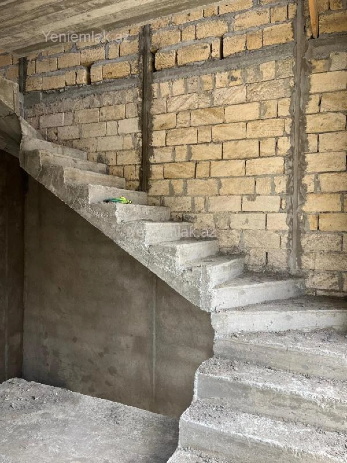 Satılır 5 otaqlı həyət evi 400 m²