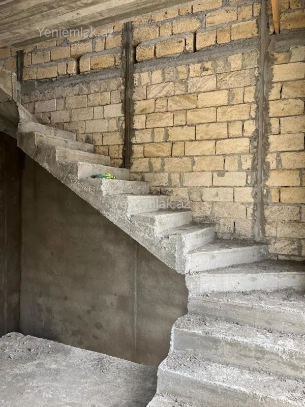 Satılır 5 otaqlı həyət evi 400 m²