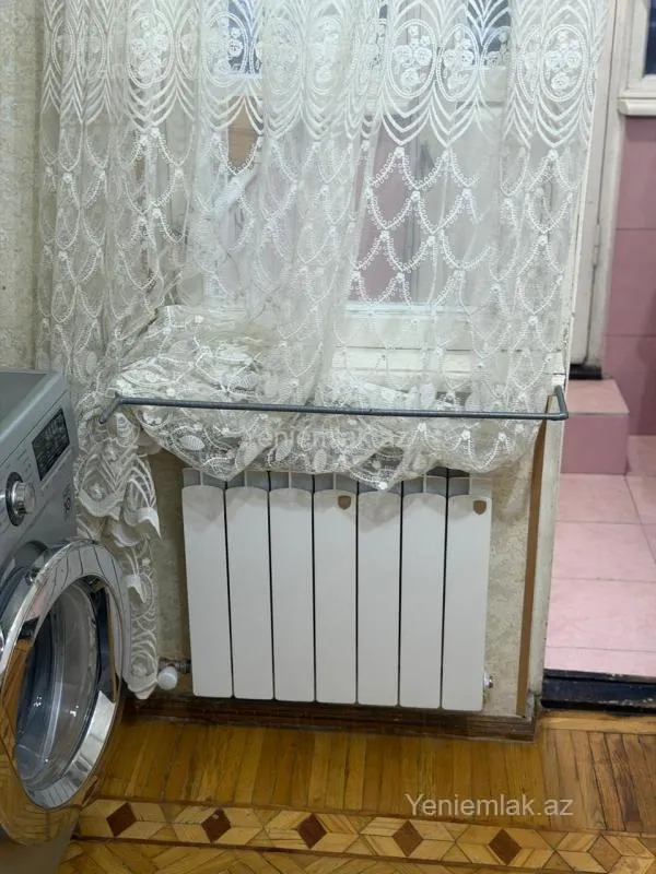 Satılır 4 otaqlı köhnə tikili 90 m²