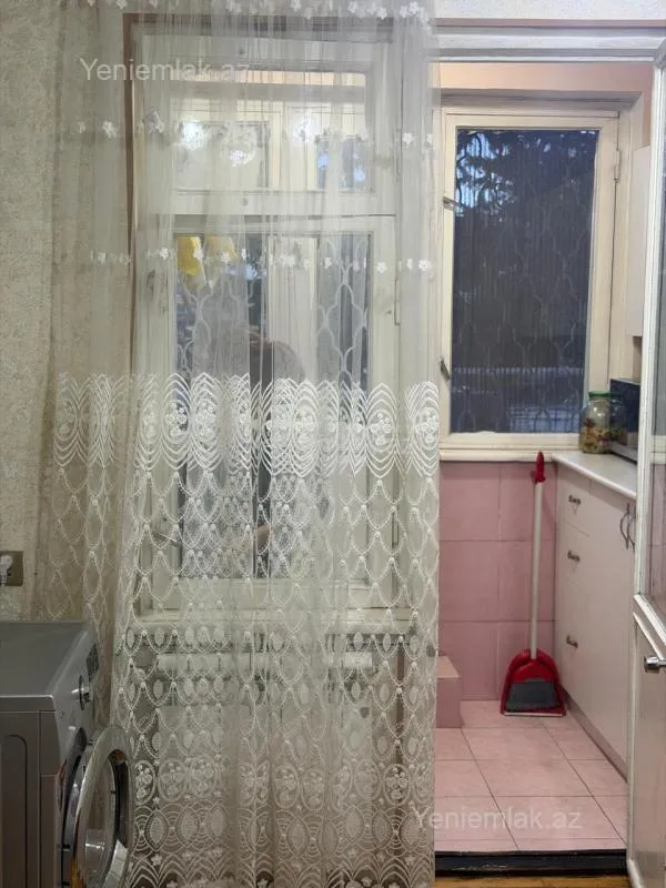 Satılır 4 otaqlı köhnə tikili 90 m²