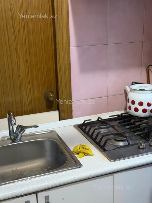 Satılır 4 otaqlı köhnə tikili 90 m²