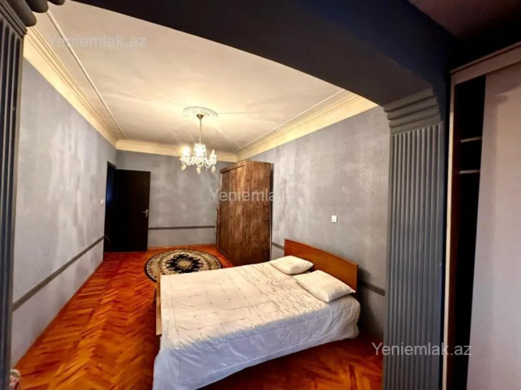 Satılır 3 otaqlı köhnə tikili 110 m²