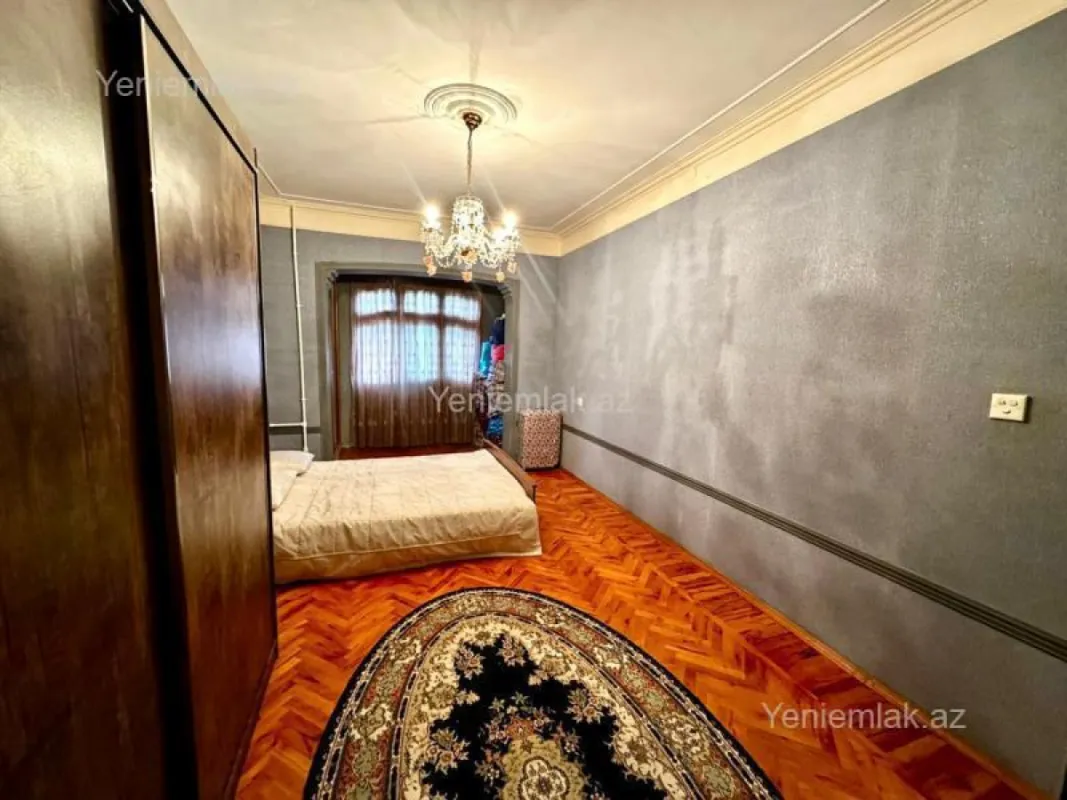 Satılır 3 otaqlı köhnə tikili 110 m²