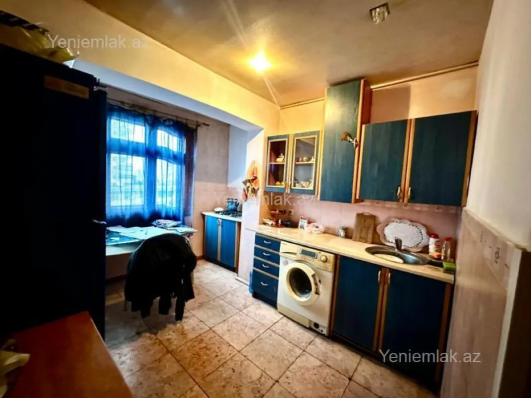 Satılır 3 otaqlı köhnə tikili 110 m²