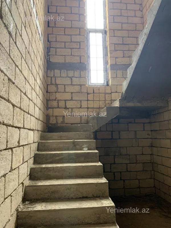 Satılır 5 otaqlı həyət evi 180 m²