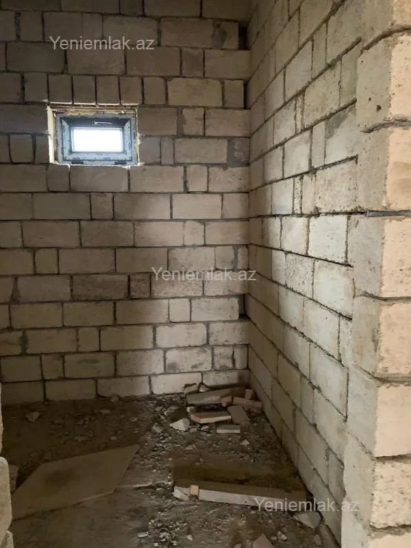 Satılır 5 otaqlı həyət evi 180 m²