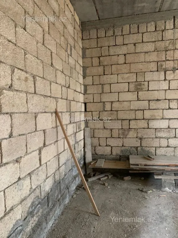 Satılır 5 otaqlı həyət evi 180 m²