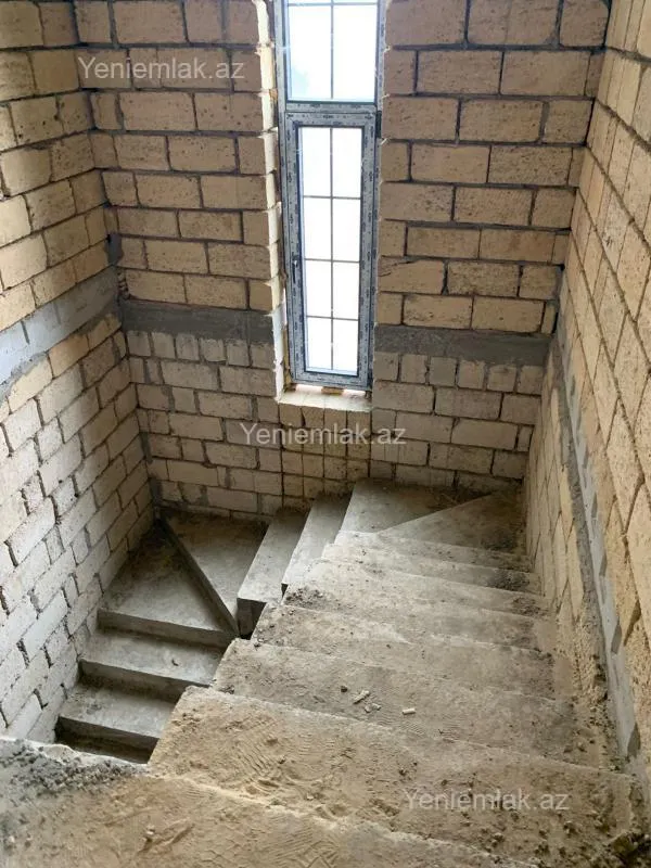 Satılır 5 otaqlı həyət evi 180 m²