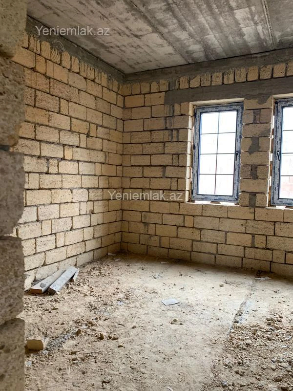 Satılır 5 otaqlı həyət evi 180 m²