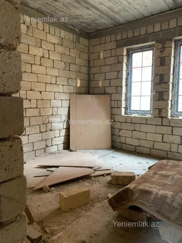 Satılır 5 otaqlı həyət evi 180 m²