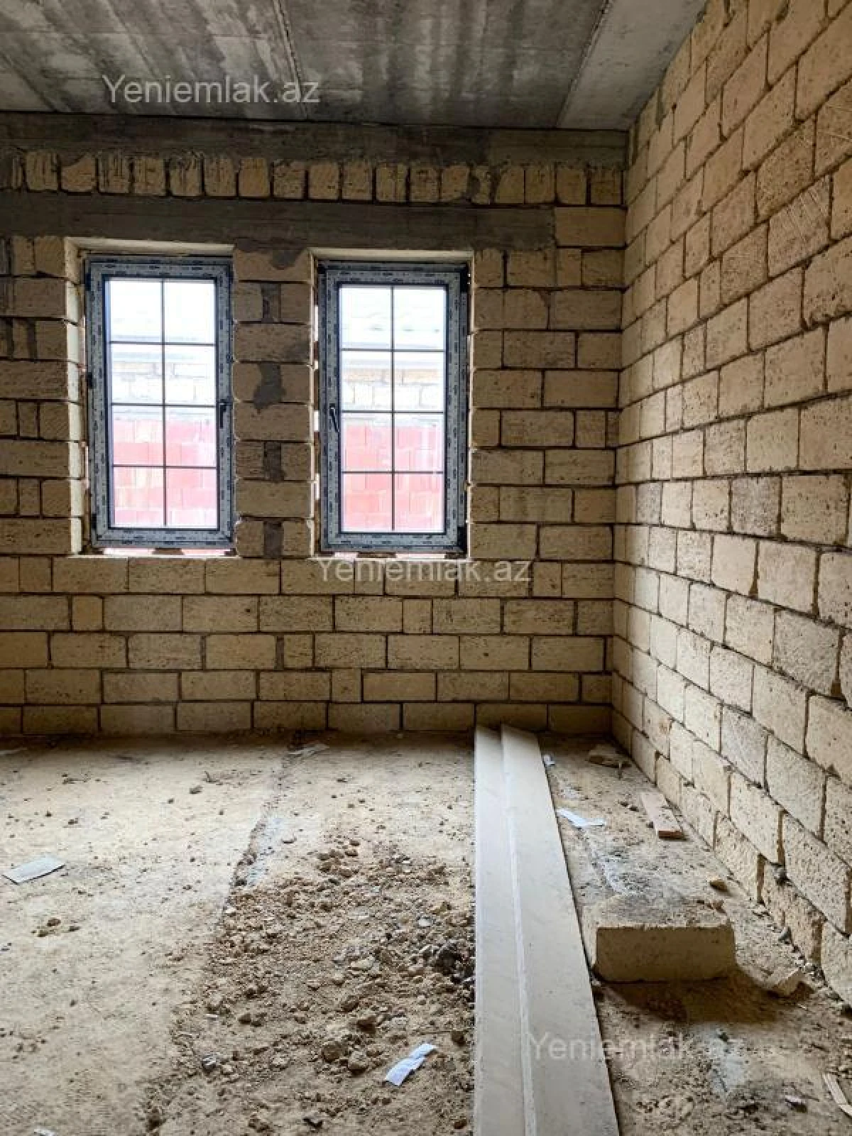 Satılır 5 otaqlı həyət evi 180 m²