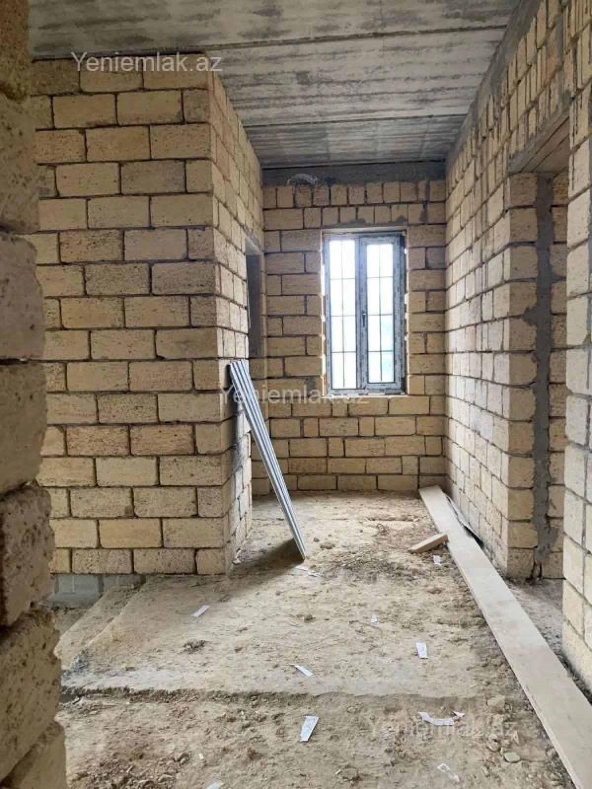 Satılır 5 otaqlı həyət evi 180 m²