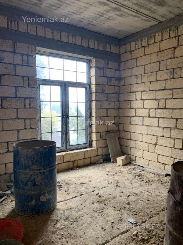 Satılır 5 otaqlı həyət evi 180 m²