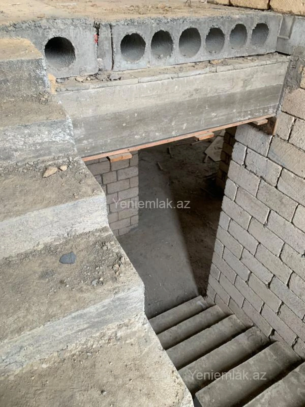 Satılır 5 otaqlı həyət evi 180 m²