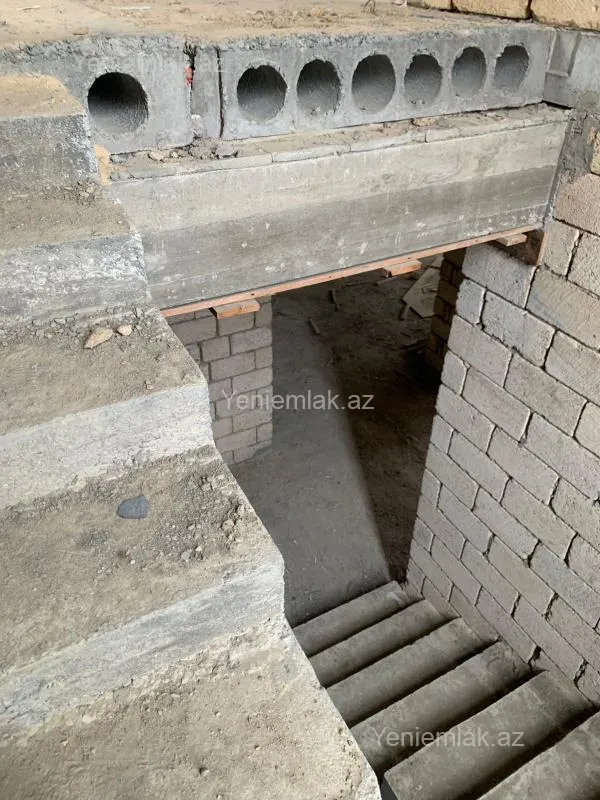 Satılır 5 otaqlı həyət evi 180 m²