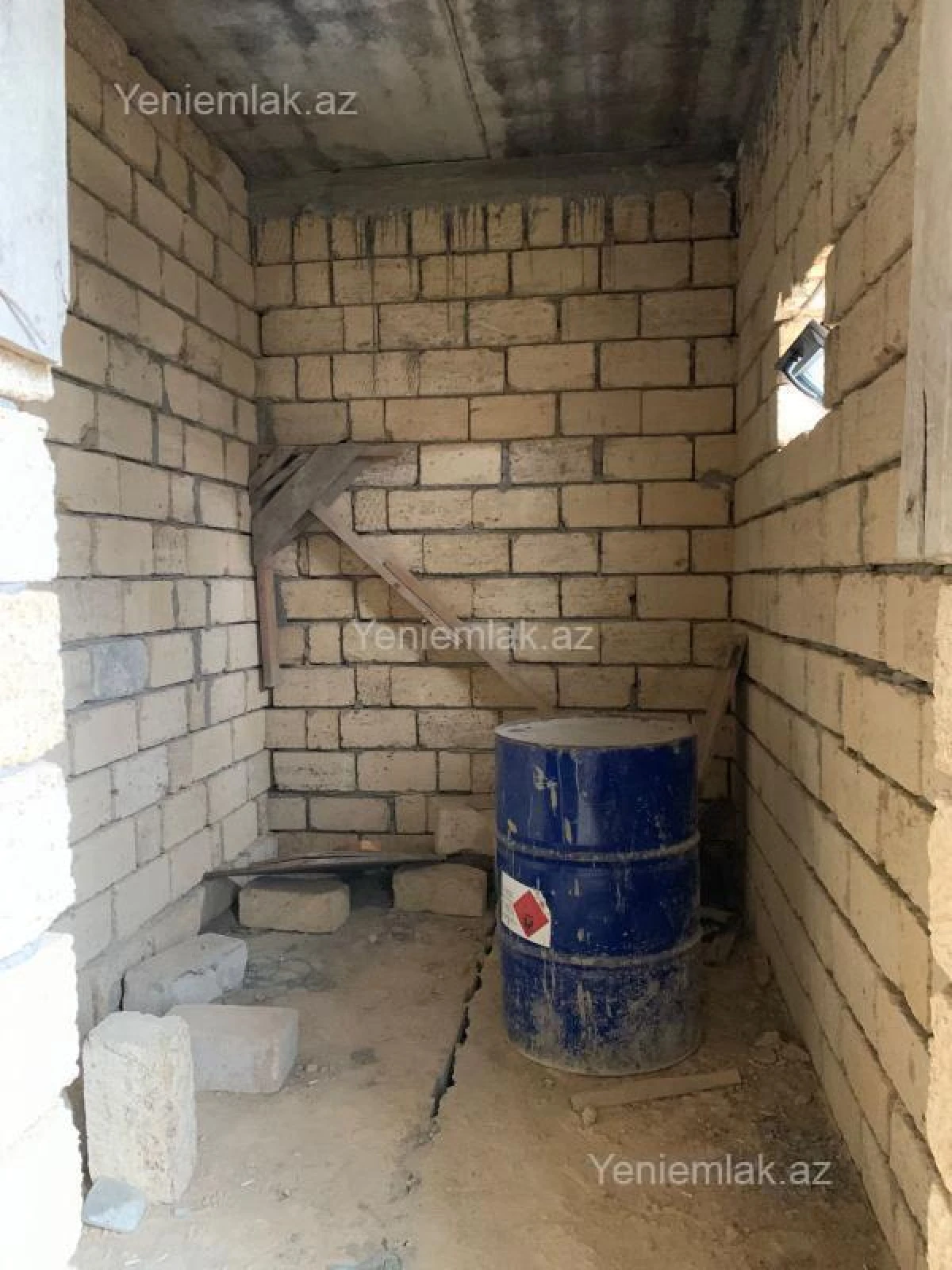 Satılır 5 otaqlı həyət evi 180 m²