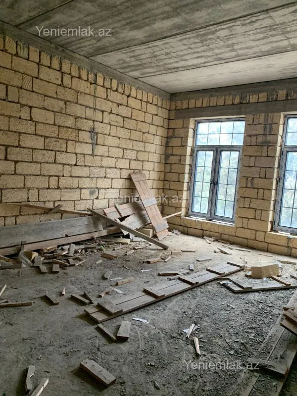 Satılır 5 otaqlı həyət evi 180 m²