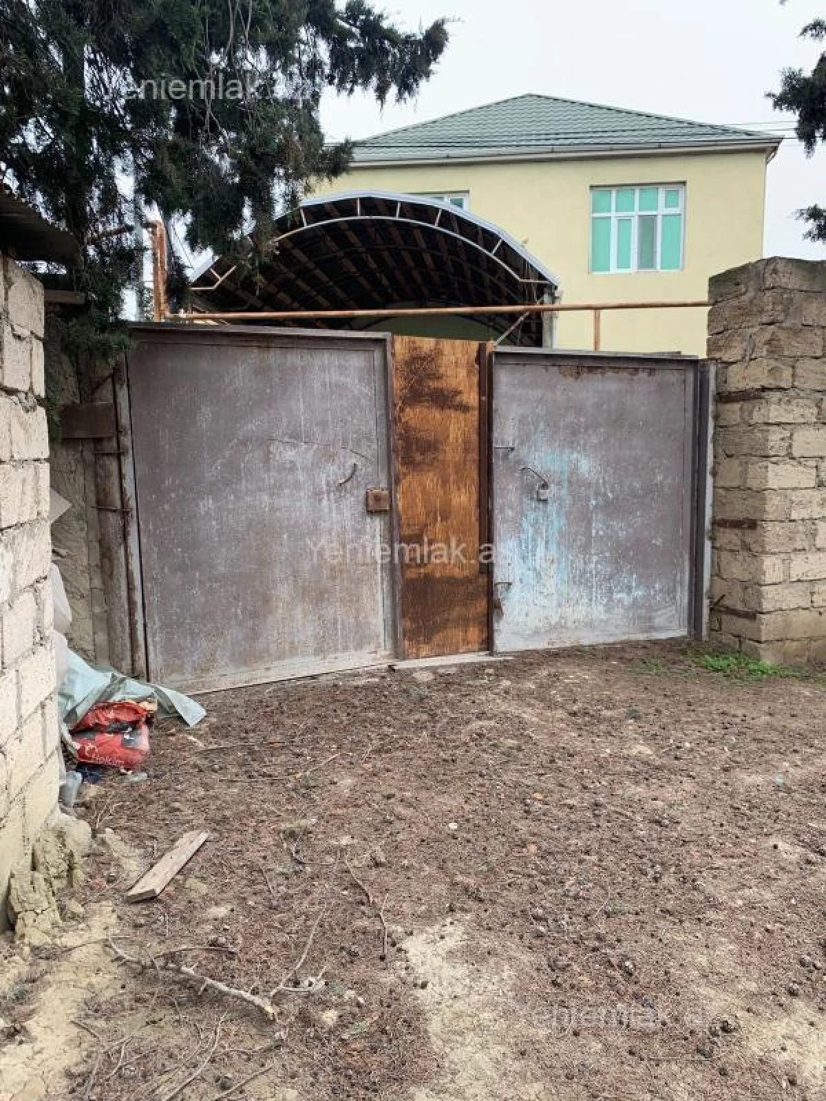 Satılır 5 otaqlı həyət evi 180 m²