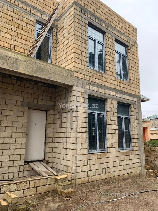 Satılır 5 otaqlı həyət evi 180 m²