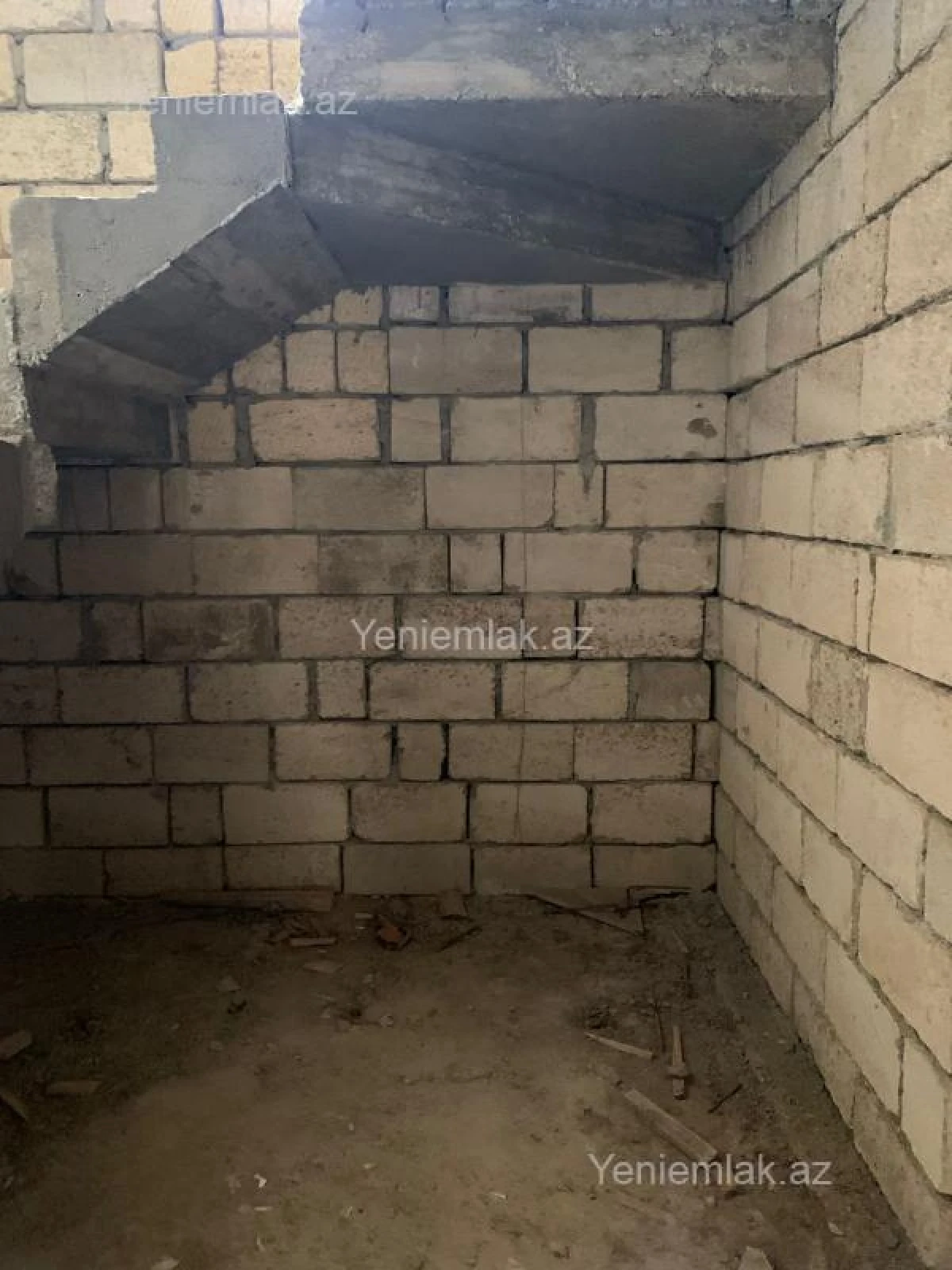 Satılır 5 otaqlı həyət evi 180 m²