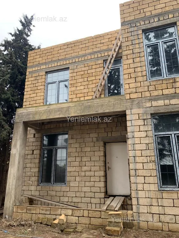 Satılır 5 otaqlı həyət evi 180 m²