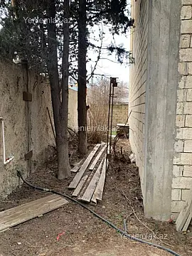 Satılır 5 otaqlı həyət evi 180 m²