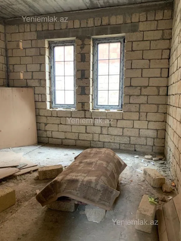 Satılır 5 otaqlı həyət evi 180 m²