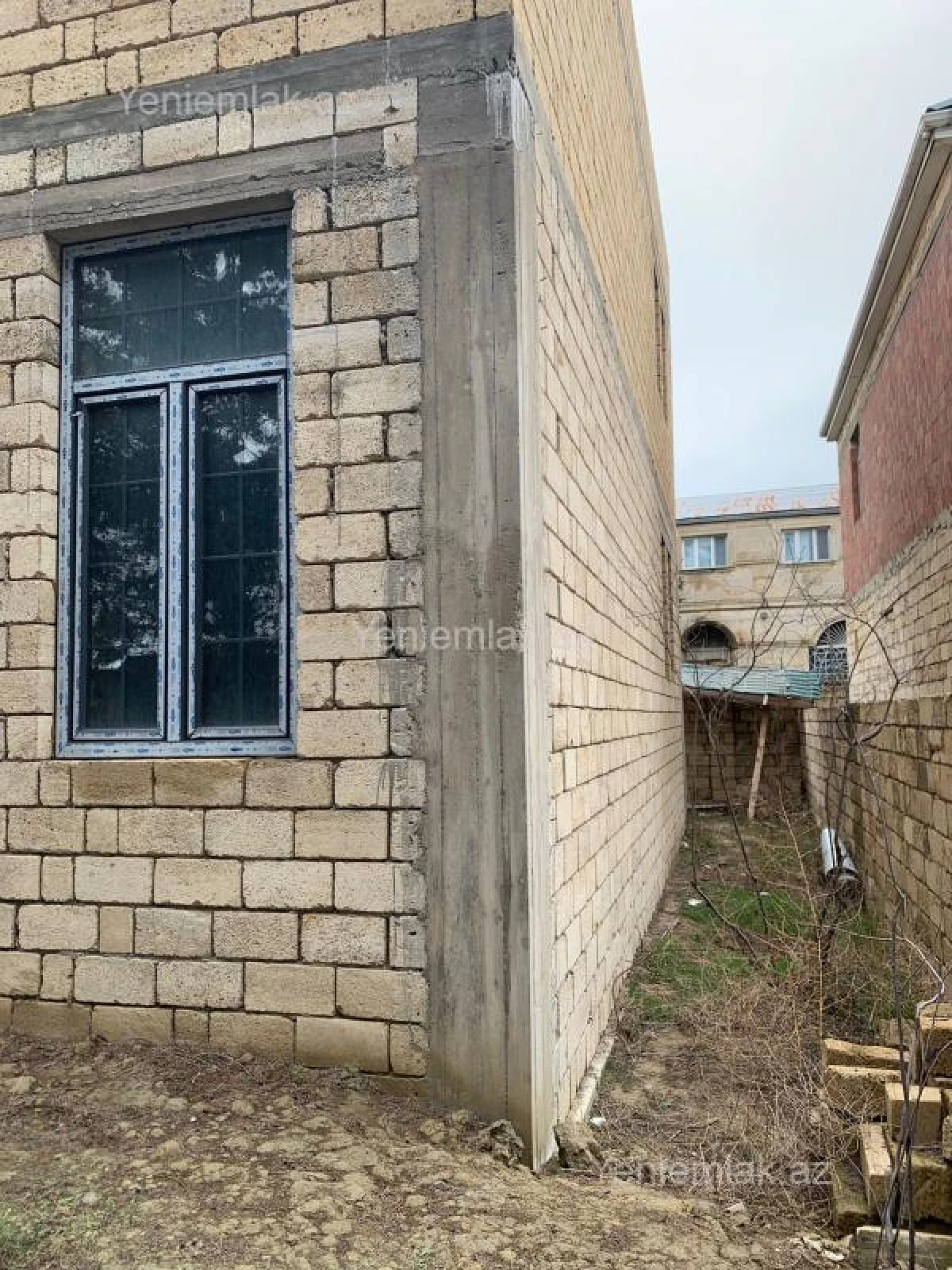 Satılır 5 otaqlı həyət evi 180 m²