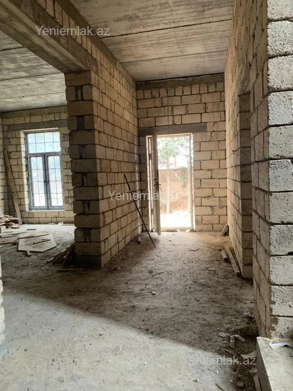 Satılır 5 otaqlı həyət evi 180 m²
