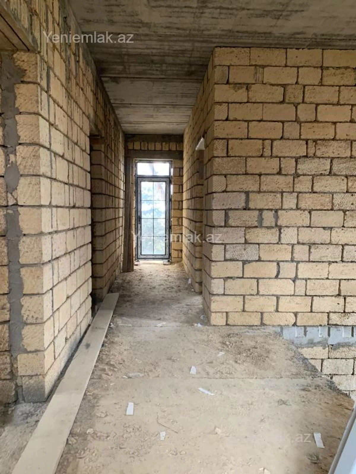 Satılır 5 otaqlı həyət evi 180 m²