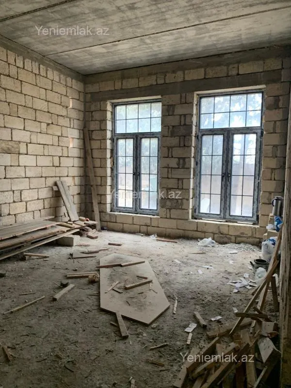 Satılır 5 otaqlı həyət evi 180 m²