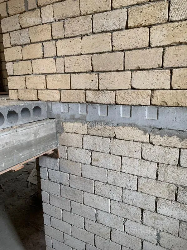 Satılır 5 otaqlı həyət evi 180 m²