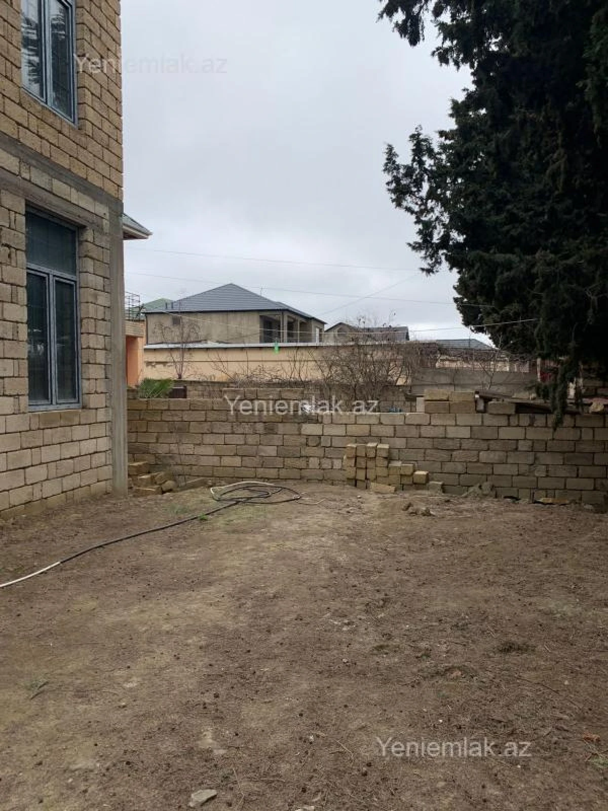 Satılır 5 otaqlı həyət evi 180 m²