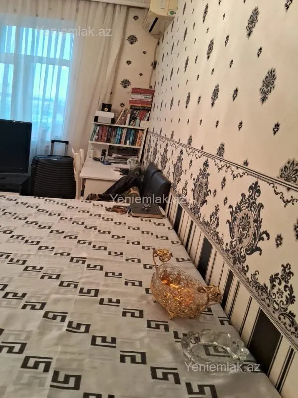 Satılır 4 otaqlı köhnə tikili 110 m²