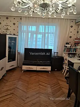 Satılır 4 otaqlı köhnə tikili 110 m²