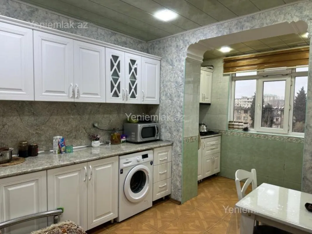 Satılır 4 otaqlı köhnə tikili 110 m²