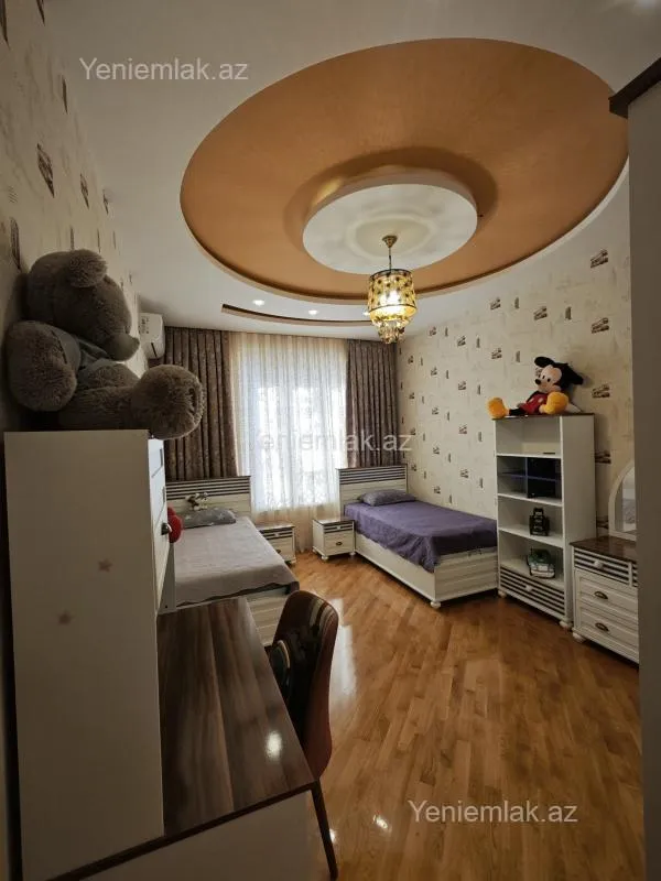 Satılır 7 otaqlı həyət evi 470 m²