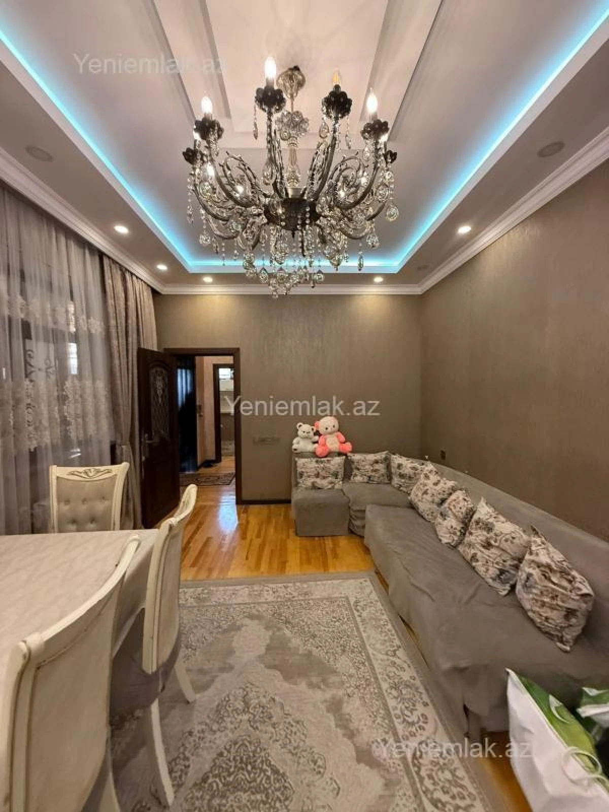 Satılır 5 otaqlı həyət evi 200 m²