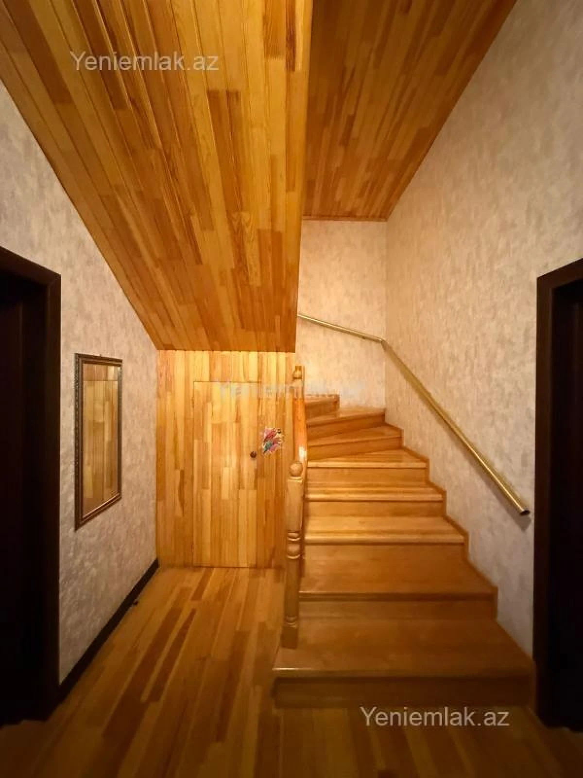 Satılır 5 otaqlı həyət evi 200 m²