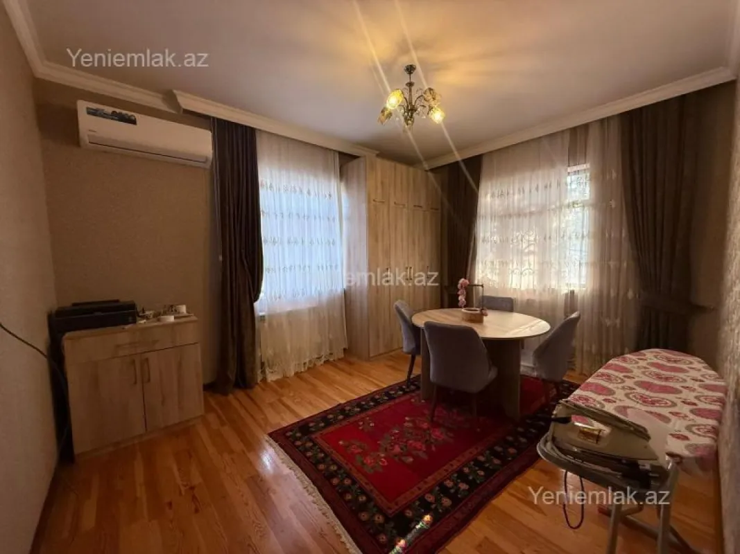 Satılır 5 otaqlı həyət evi 200 m²