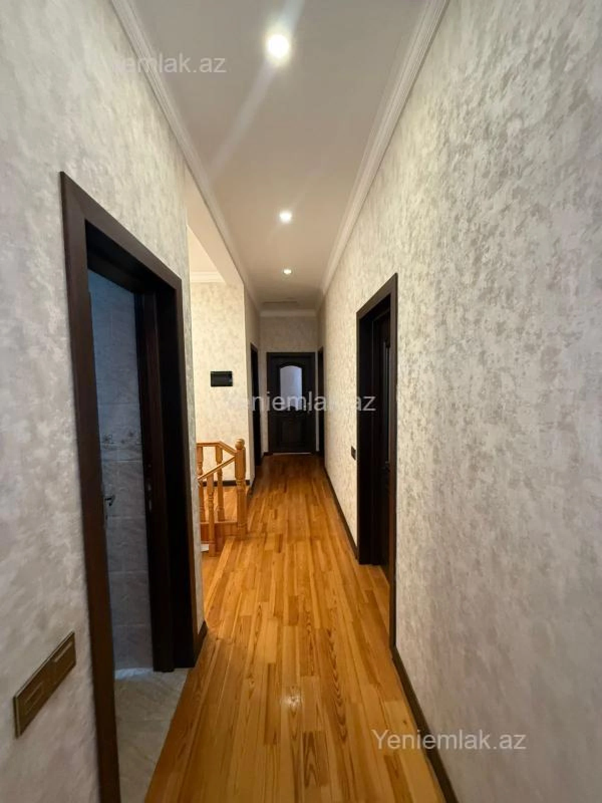 Satılır 5 otaqlı həyət evi 200 m²