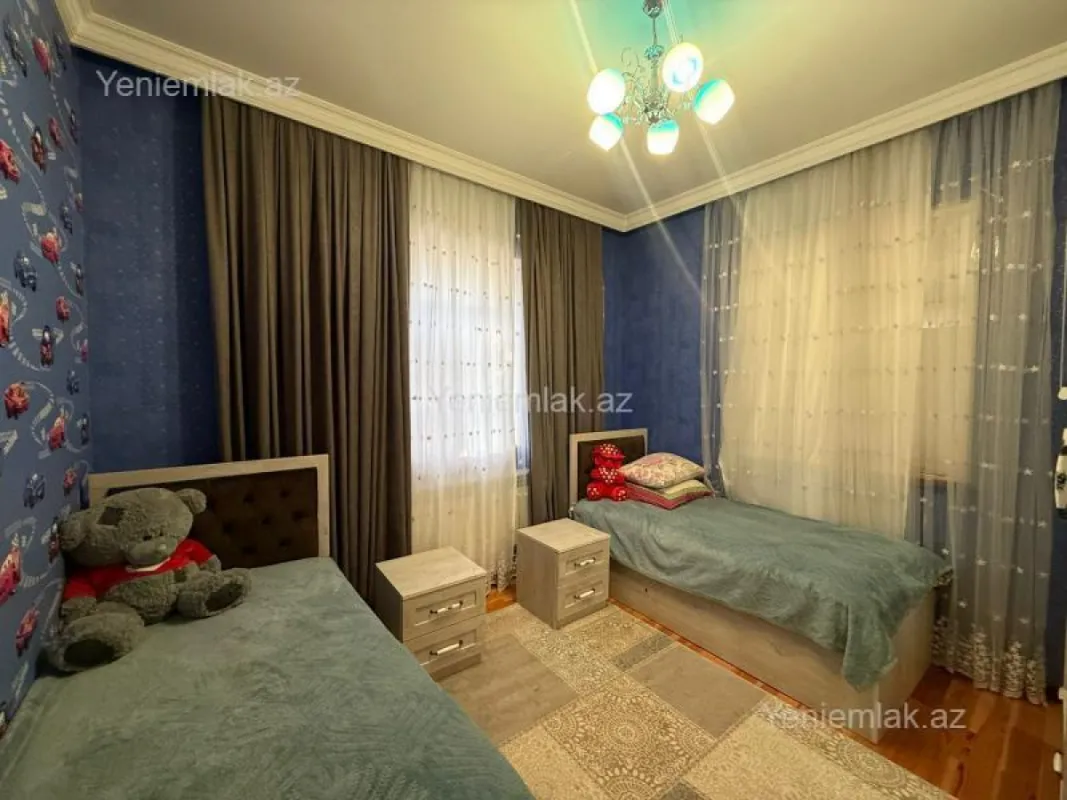 Satılır 5 otaqlı həyət evi 200 m²