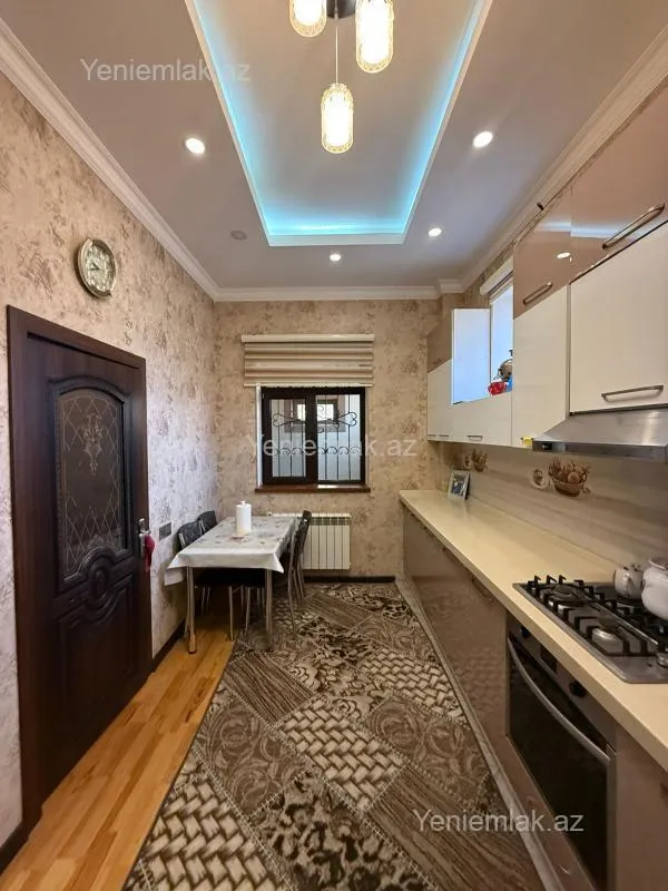 Satılır 5 otaqlı həyət evi 200 m²