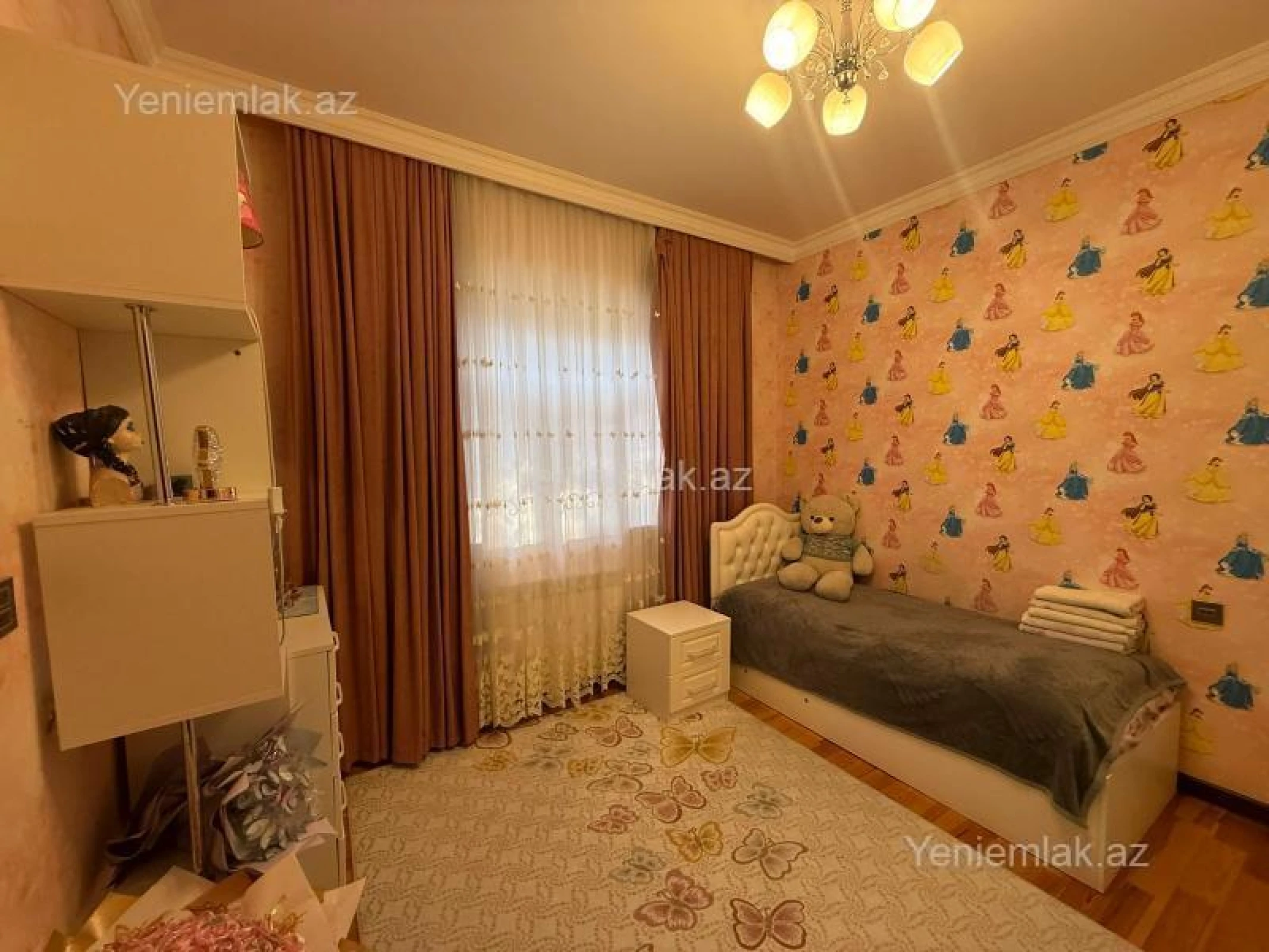 Satılır 5 otaqlı həyət evi 200 m²