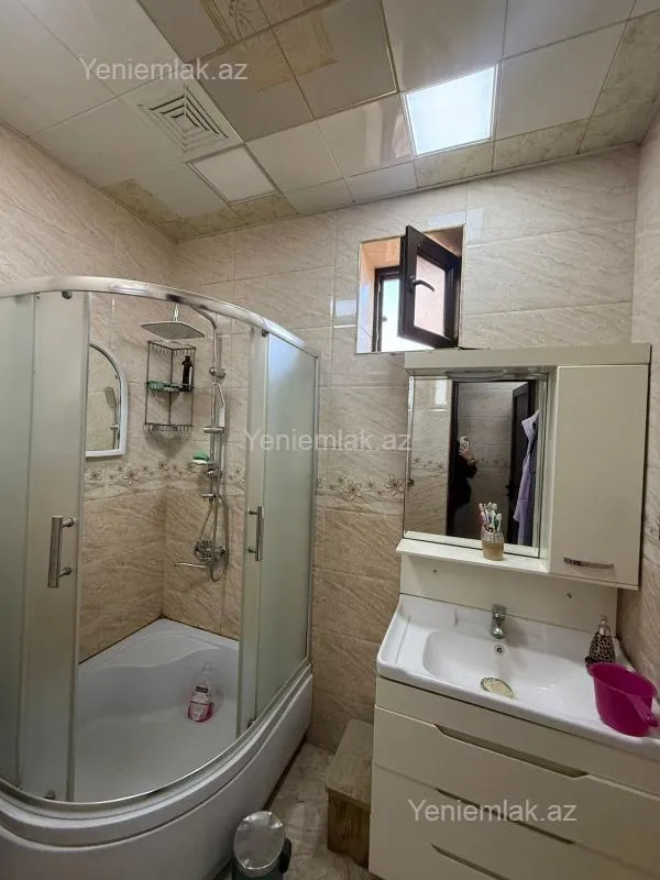 Satılır 5 otaqlı həyət evi 200 m²